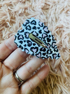 White Leopard Glitter Heart Snap